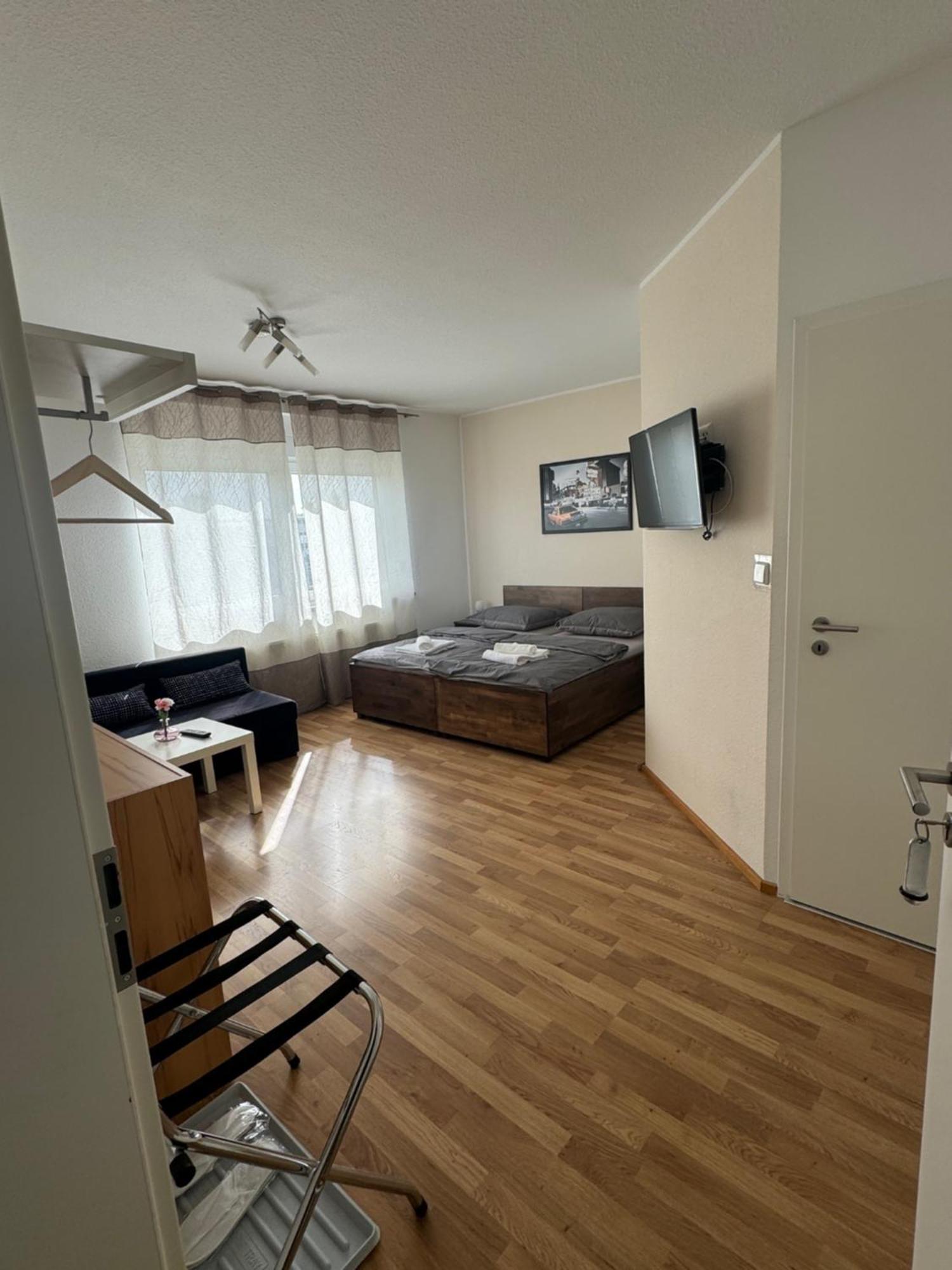 Skypension Schönefeld Εξωτερικό φωτογραφία